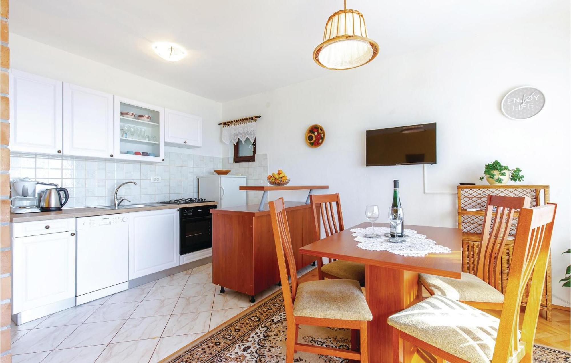 Stunning Apartment In Novi Vinodolski With Wifi Екстериор снимка