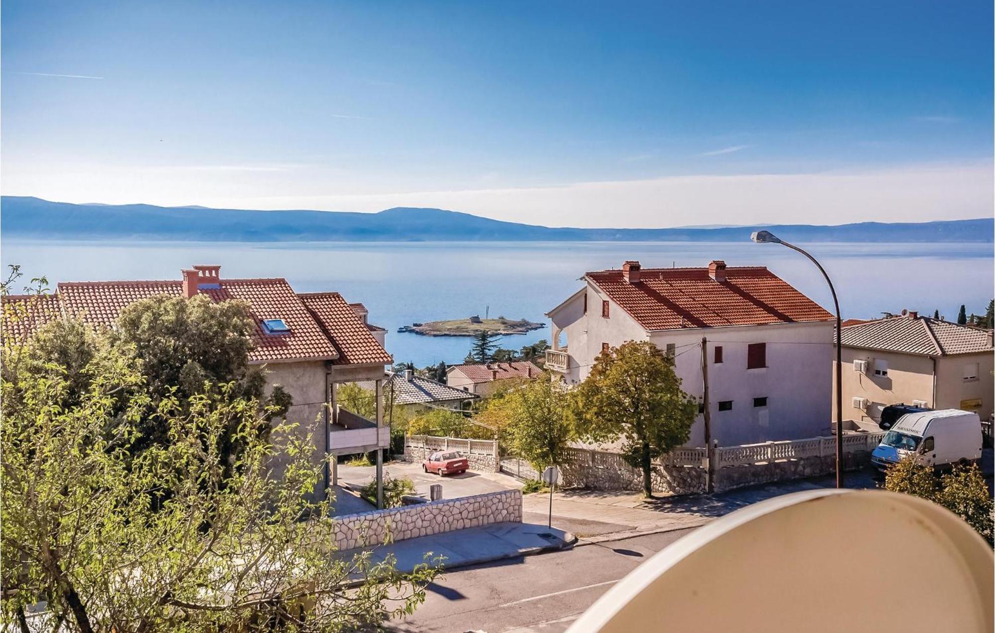 Stunning Apartment In Novi Vinodolski With Wifi Екстериор снимка