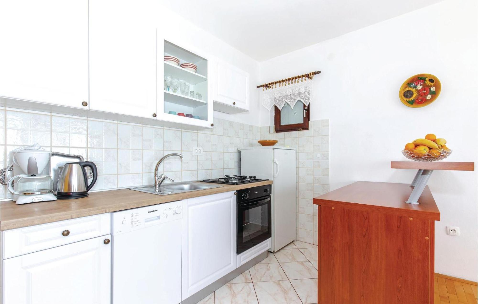 Stunning Apartment In Novi Vinodolski With Wifi Екстериор снимка