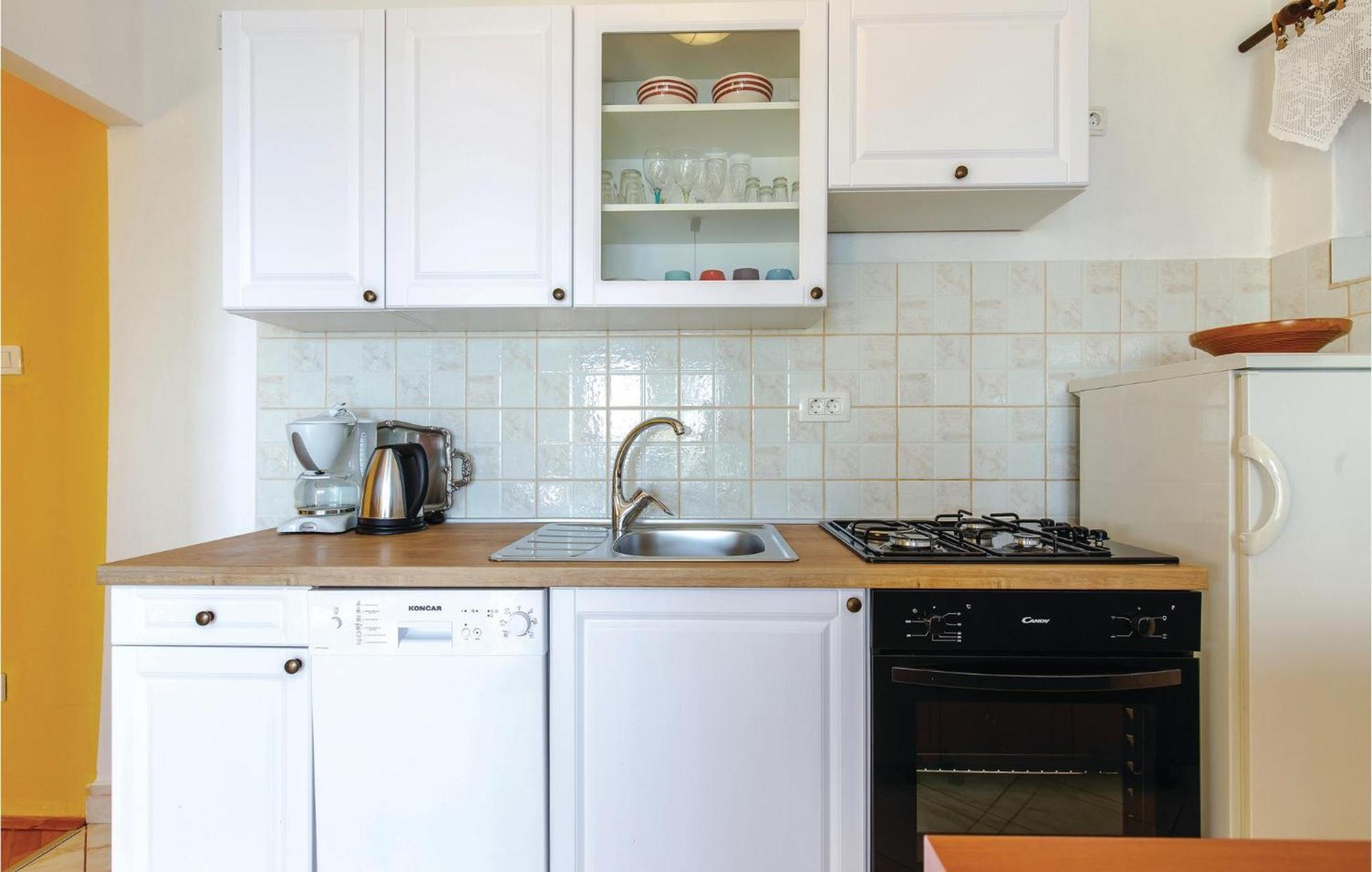 Stunning Apartment In Novi Vinodolski With Wifi Екстериор снимка